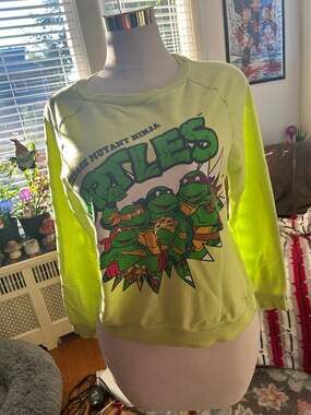 Teenage mutant ninja turtles sweater size xl